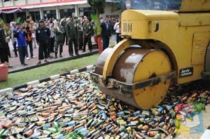 Ribuan Botol Miras Dimusnahkan Kepolisian, gambar ilustrasi
