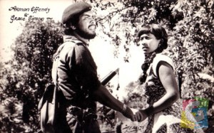 Potret kenangan (alm) H Arman Effendy dan Grace Simon dalam adegan film perjuangan “Mereka Kembali” (1972) karya (alm) Nawi Ismail. Film romantika hijrah pasukan Siliwangi ini, yang mengantar aktor film Garut memboyong Piala Citra di FFI 1973 Jakarta. Dokumentasi Yoyo Dasriyo) 