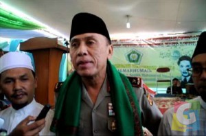 Kapolda Jawa Barat Irjen Pol. Muhammad Iriawan, saat diwawancarai media usai Menghadiri Haul ke 8 Pendiri Pondok Pesantren Fauzan Garut, Minggu (14/9/2014).poto jmb