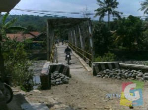 Jembatan Cipasangrahan di Kecamatan Cikelet kondisinya juga sudah memerlukan perbaikan, foto ogihums