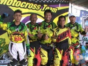 Tim Gapuraning Rahayu Ciamis, Saat Ambil Bagian dalam event Motocross di Sirkuit Langensari Kota Banjar, Sabtu (27/9/2014). foto Hermanto