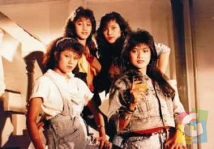 Kiki Amalia, (alm) Nike Ardilla, Cut Irna dan Sisca, dalam film “Gadis Foto Model” (1988) garapan S Marcus. Serampung film ini, Nike dan Cut Irna siap dibintangkan di film “Gadis Bintang”.(Foto Dokumentasi Yodaz)  