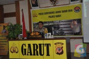 Kapolres Garut AKBP Arief Rachman Saat memberikan keterangan Pers, Selasa (30/12/2014), foto jmb 