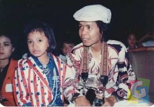 Rossa dan Yoyo Dasriyo di Garut (1987), semasa penyanyi asal Sumedang itu berpredikat “lady rocker” cilik. (Dokumentasi Yodaz)