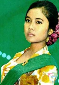 Aida Mustafa sang pendatang yang memikat konsumen musik pop Indonesia (1967). Sukes kehadirannya berlagu “Yang Ditinggalkan” dan “Bukan Salahku”, berlapis juga dengan lagu “Libra Bintangku”. (Dokumentasi) 