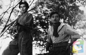 Aktor (alm) AN Alcaff dan (alm) Bambang Hermanto dalam film “Lewat Djam Malam” (1955), karya (alm) Usmar Ismail. Mantan wartawan yang bergelar “Bapak Perfilman Nasional”. (Dokumentasi) 
