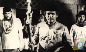 Aktor film kenamaan (alm) Kusno Soedjarwadi asal Wanaraja Garut, bersama Gino Makasutji dan (alm) H Akin Sutarmin, dalam film “Dikejar Dosa” garapan (alm) Lukman Hakim Nain (1974). Film ini jadi film nasional pertama yang memusatkan syutingnya di kawasan Garut. (Dokumentasi Yodaz)