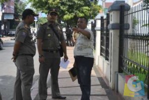 Ketua PKl alun-alun saat beradu argumen dengan petugas satpol PP Kota Banjar, Foto Hermanto