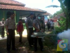 Kegiatan Foging Yang dilakukan petugas Polres Kota Banjar Dan Puskesmas Purwaharja, Foto hermanto 