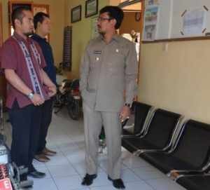 Wabup Garut Helmi Budiman saat bertemu pegawai Kecamatan Cigedug, foto Humas Setda Garut 