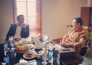 Moment saat pertemuan Walikota Bandung Ridwan Kamil dengan Gubernur DKI Jakarta Basuki Tjahyapurnama (Ahok) ,foto Istimewa 