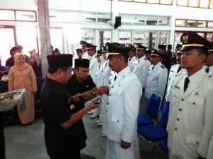 Bupati Garut Rudy Gunawan saat melakukan pelantikan Pejabat eselon III dan IV, foto Kus