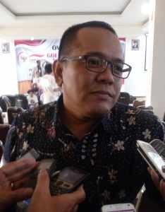 Pimpinan Ombudsman Bidang Pencegahan, M Khoirul Anwar saat diwawancarai wartawan di Garut, foto Irwan