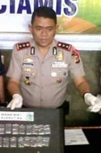 Kapolres Ciamis AKBP Arief Rachman menunjukan Barang Bukti Sabu, foto Dek