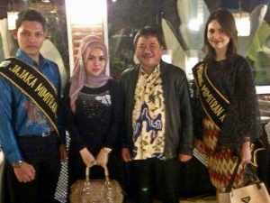 Bupati Garut Rudy Gunawan didampingi Moka bersama Kasie atraksi wisata Disbudpar, foto istimewa