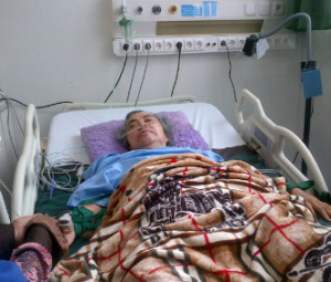 Almarhum Hj. Eti Ukaeti (72) saat menjalani perawatan di RS TMC Tasikmalaya, foto Istimewa