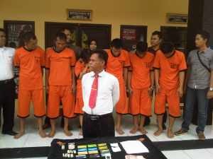 Kasat Reskrim Polres Banjar saat ekspos terkait penangkapan enam pelaku pembobol ATM, foto Hermanto