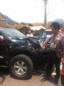 Ini dia kondisi Mobil Toyota Fortuner yang sempat tersambar kereta api Jurusan Serayu di Kadungora Garut, foto Istimewa