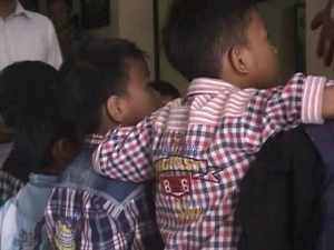 Bocah-bocah korban sodomi saat mengadu di Polres Garut, foto ilustrasi