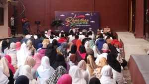 Ratusan Karyawan PT. Tama Cokelat saat mengikuti kegiatan keramasan jelang ramadhan 1437 H, foto jmb