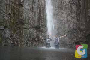 Ini Dia Air terjun Ciharus yang memiliki ketinggian 130 Meter dengan panorama alam yang masih perawan, foto Kus