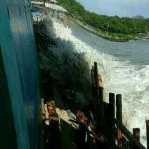 gambar gelombang pasang yag terjadi dipesisir Garut selatan foto istimewa