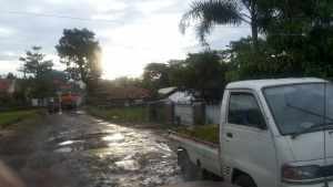Ini salah satu bagian rusa jalan Munjul-Genteng Kecamatan Cilawu yang kondisinya rusak parah, foto rek