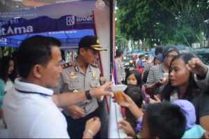 Ketua PHRI dan Wakapolres Garut ikut serta membagikan tajil gratis dijalan Ahmad Yani Garut, foto jmb