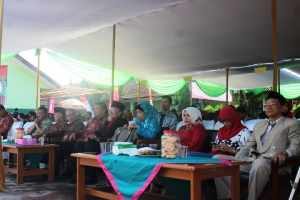 Pata tamu undangan tampak penuh antusias mengikuti jalannya perpisahan siswa kelas ix SMP N 1 Kadungora, foto Kus