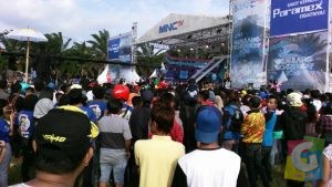 Ribuan warga saat memadati Gelora terbuka Merdeka Kherkop Garut menyaksikan MNCTV Gemilang Roadshow 2016, foto istimewa
