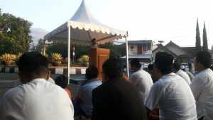 Wakil Bupati Garut Helmi Budiman saat memberikan sambutan pada sholat iedul firtri 1437 H bersama warga Inta Regency, foto jmb
