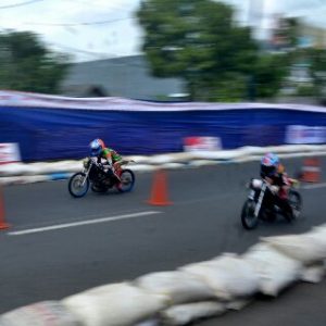 Para pembalap saat adu kebut di Banjar Drag Bike Champioshir seri dua, foto Hermanto