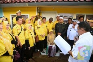 Prosesi Pelantikan Pengurus Golkar Kabupaten Garut didepan Rumah Ma Odah usai direnovasi Partai Golkar Garut, foto Deni