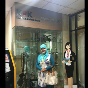 Rani Diky Chandra saat berada dikantor KPK Jakarta melaporkan harta kekayaan, foto dok