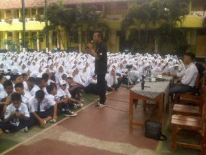 Ratusan siswa Sekolah Menengah di Kota Banjar saat ikut penyuluhan bahaya narkoba, foto Hermanto 