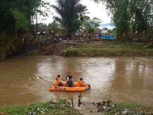 Ini suasana dikawasan penyebrangan kampung Patrol pasca jembatan rawayan raib, tersapu banjir, foto dok