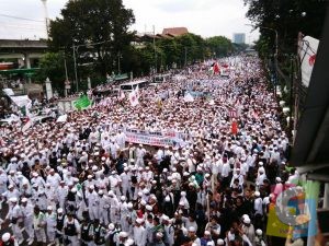 Ini dia Ribuan massa Gabungan ormas Islam Jakarta saat demo mengecam Ahok atas perbuatan penistaan agama, foto Dok
