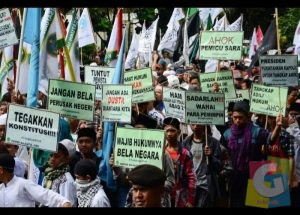 Ribuan umat islam Kota Tasikmalaya saat menggelar aksi unjukrasa Desak Polri Adili Ahok, foto Dedi