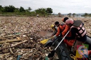 Proses pencarian korban banjir bandang di Jadigede Sumedang foto Istimewa