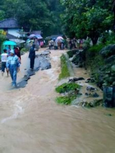 Banjir di Desa Mekarjaya Kecamatan Bugbulang Kabupaten Garut, foto dok