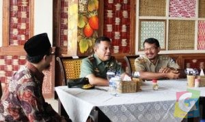 Pangdam III Siliwangi Mayjen TNI Muhammad Herindra bersama Wakil Bupati Garut Helmi Budiman, foto dok
