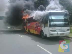 Gambar Bus terbakar, Ilustrasi foto dok 