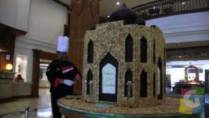 Snapshot-78-300x169 INFO RAMADHAN  Miniatur Mesjid Berbahan Kue Semprong Semarakan Ramadhan di Solo